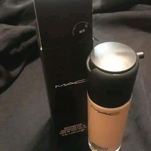 Authentic MAC NC40  Liquid Foundation